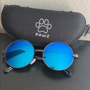 Circle sunglasses w/ case